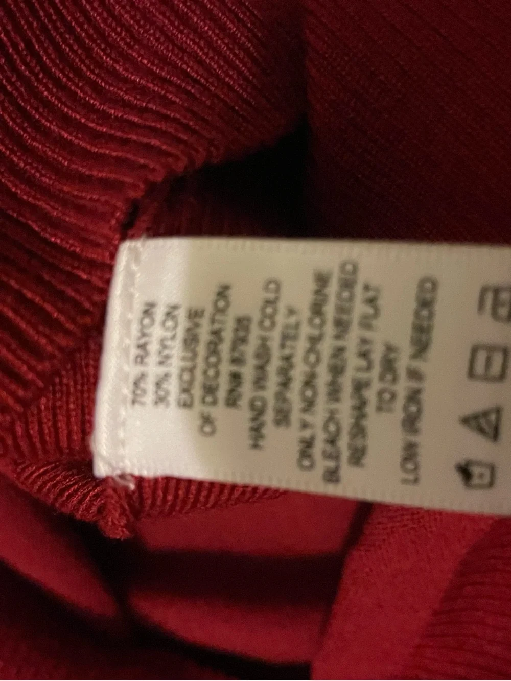 Red gold chain embellished cardigan NWOT but brand and size is missing L/XL??